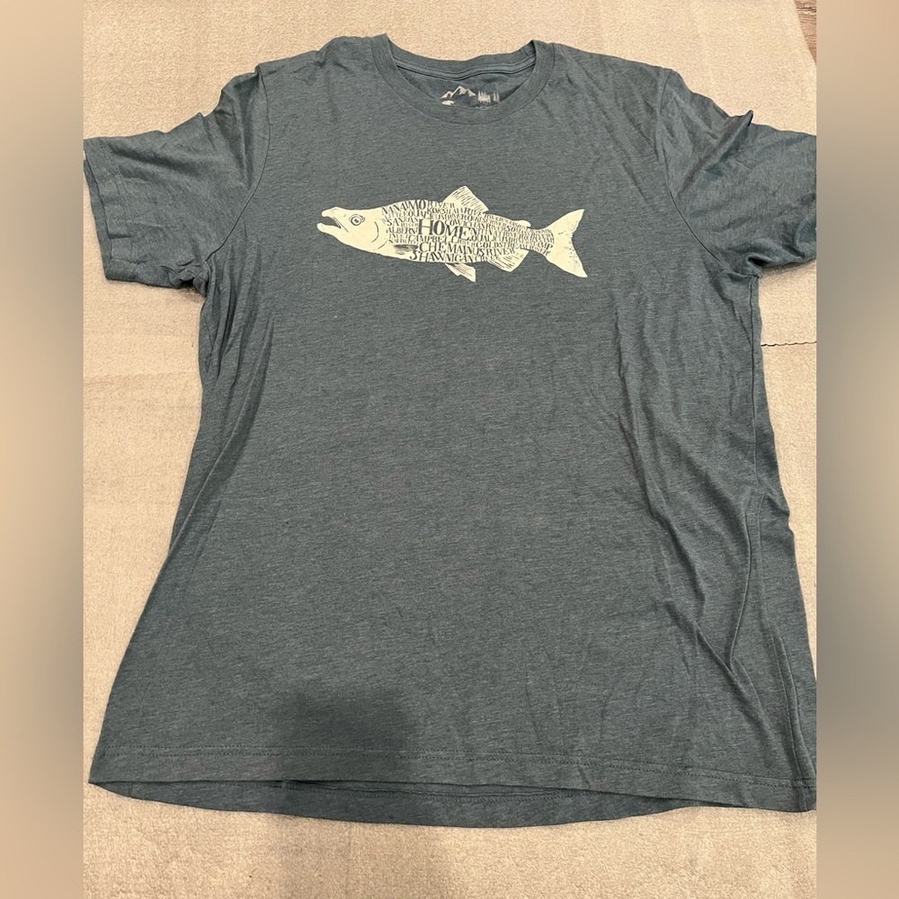 [XL]Westcoastees Gray Blue Fish Graphic T-Shirt